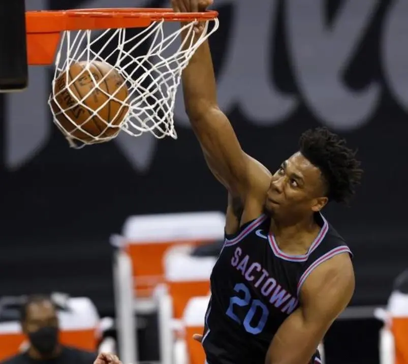 大白边, 场比赛其中 大白边, 场比赛其中